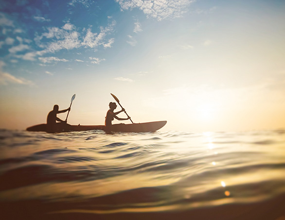 couple kayaking 